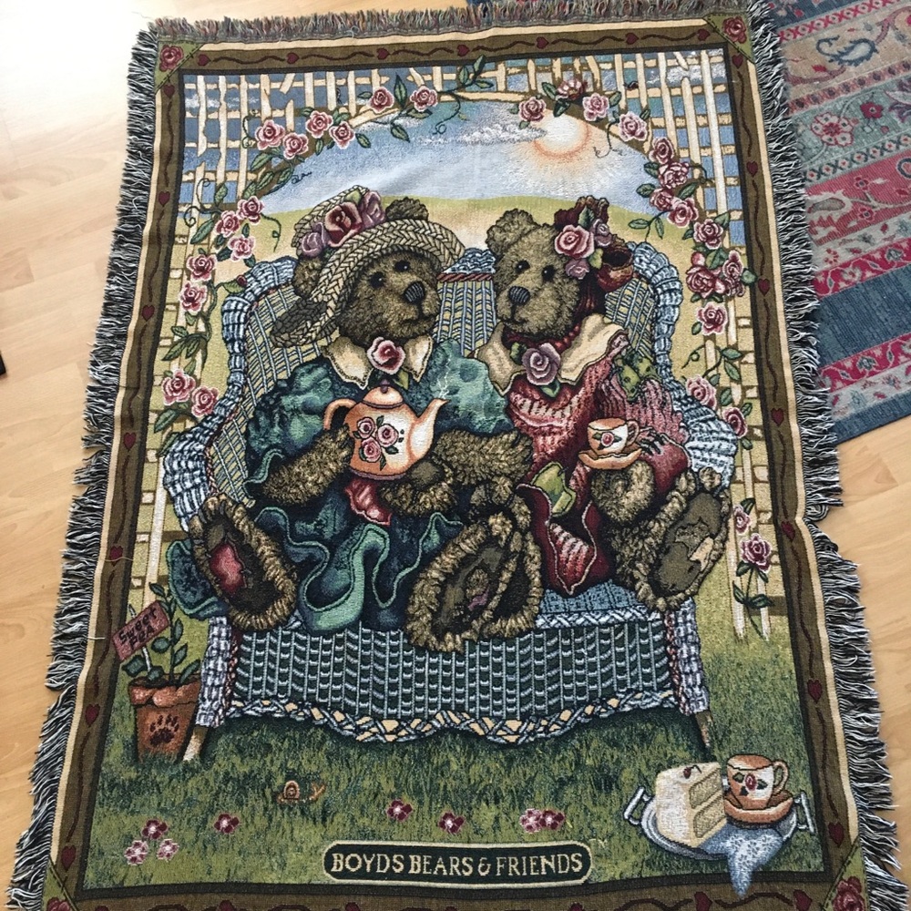 Boyds Bears & Friends Woven Blanket with Green and Brown Accent
5’8”x4’2”